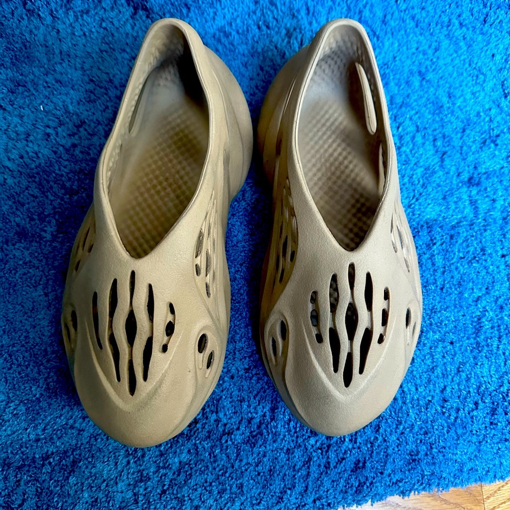 Yeezy Foam Runners size 6